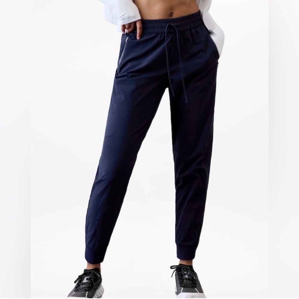 Athleta Trekkie Relaxed Mid Rise Jogger